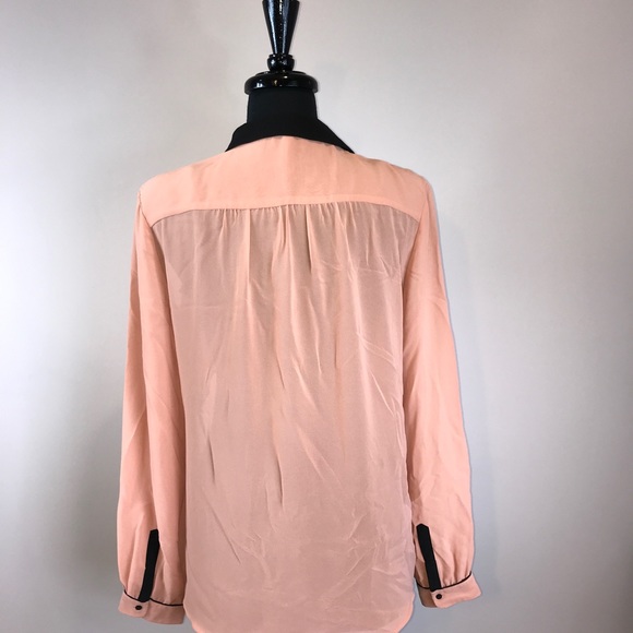 Beautiful button down blouse - Picture 2 of 8